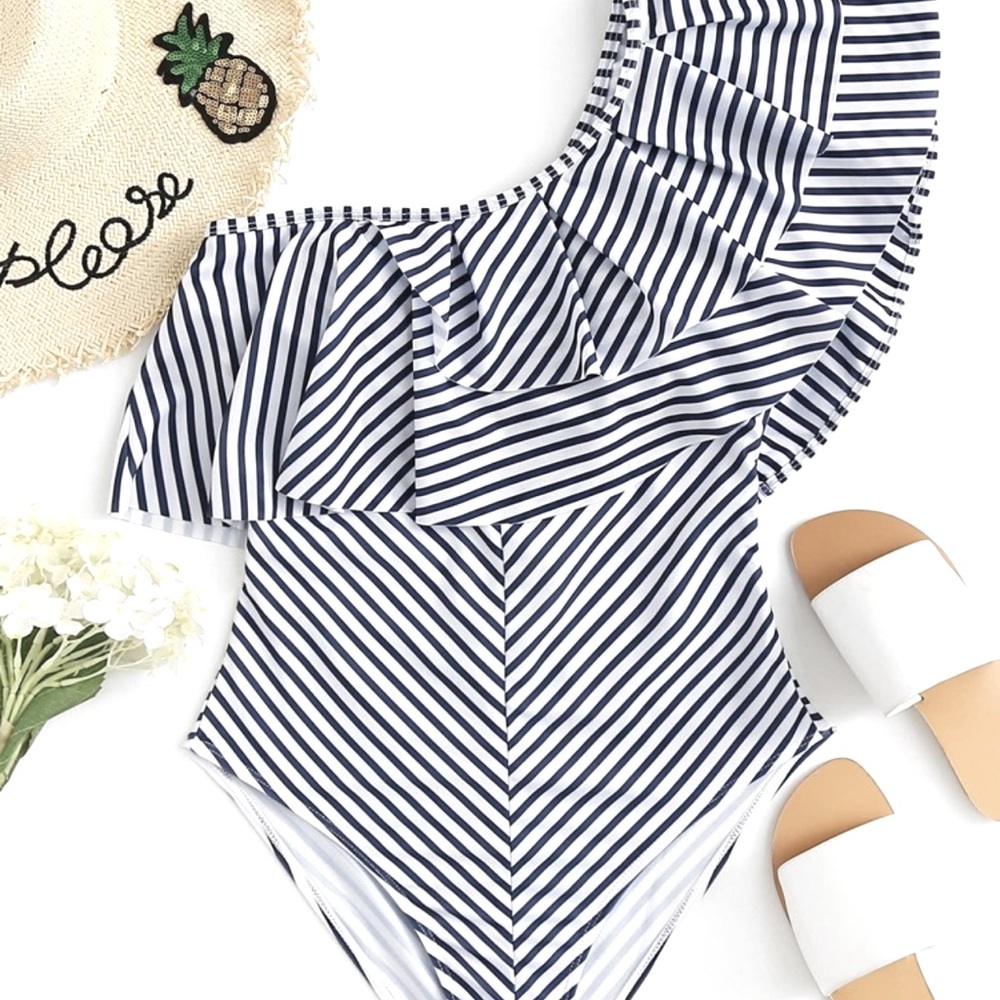Striped One Shoulder Swimsuit / Swimwear
